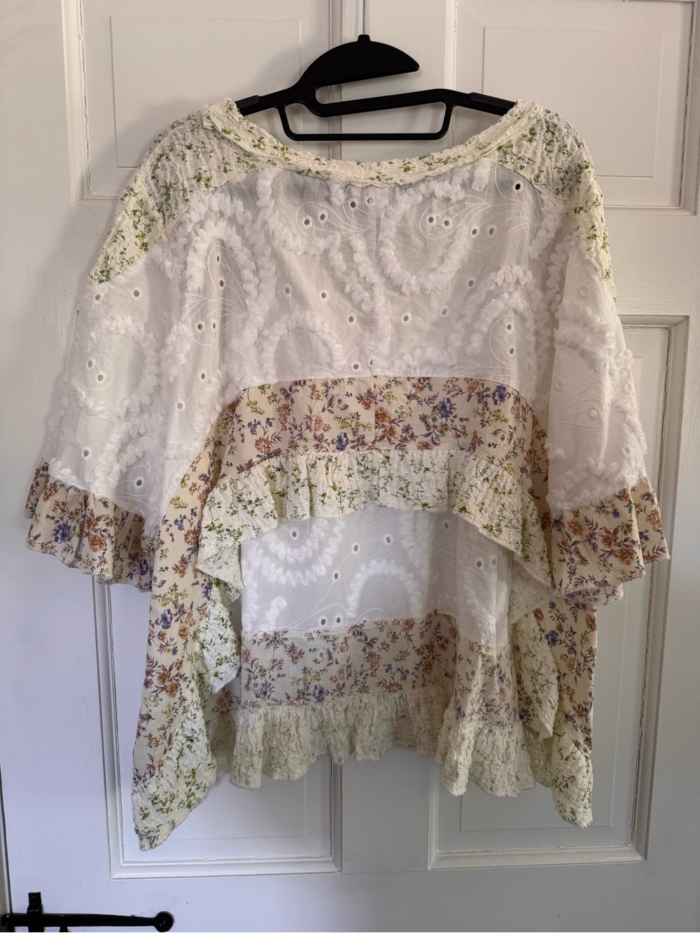 POL High Low White Floral Eyelet Boho Top with Green Trim - Picture 2 of 3